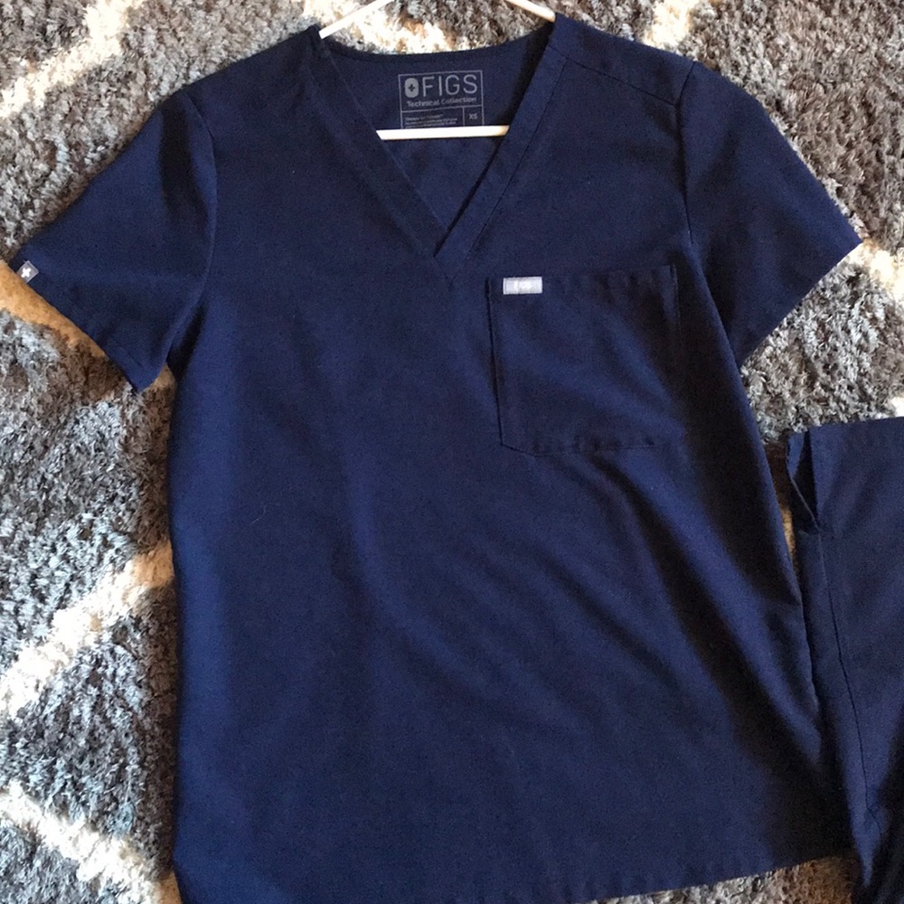 FIGS navy scrubs!